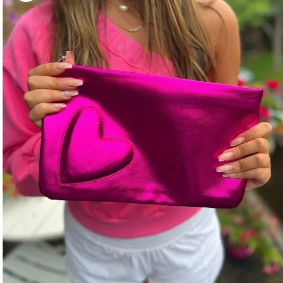 The Dylan Clutch - Puff Heart Design NWOT - Picture 2 of 9